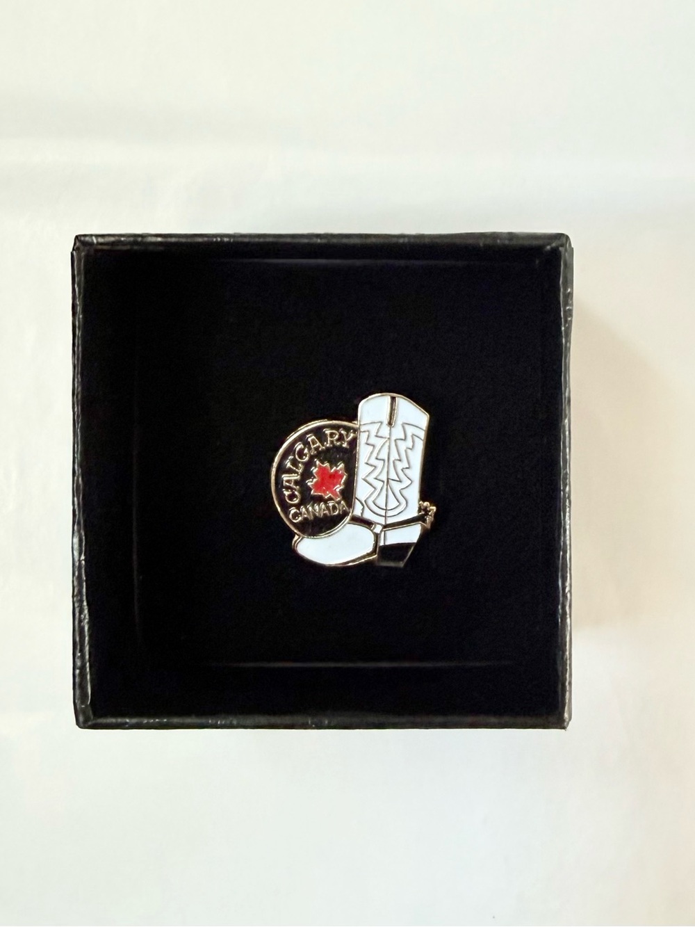 Vintage (80’s-90’s) Calgary Canada 🇨🇦 Cowboy Boot & Maple Leaf Pin